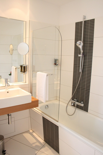 Bathroom 5, Hotel Gräfrather Hof, Solingen