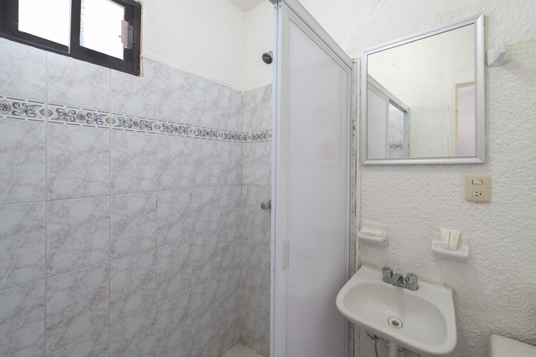 Bathroom 4, Hotel Imperial Laguna Faranda, Benito Juárez
