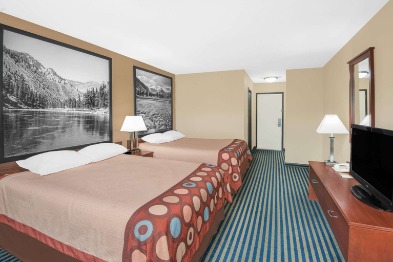 Bedroom 4, Super 8 by Wyndham Marshalltown, Marshall