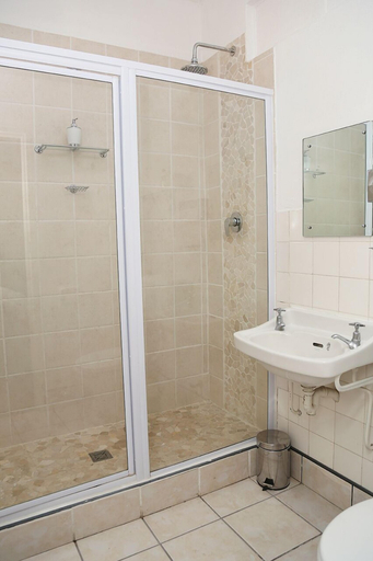 Bathroom, The Hamlet Country Lodge, Cape Winelands