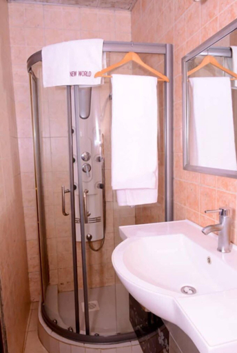 Bathroom 3, Ropani Hotel Kajjansi, Busiiro