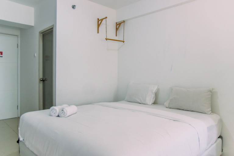 Elegant and Comfortable Studio at Urbantown Serpong Apartment By Travelio, South Tangerang