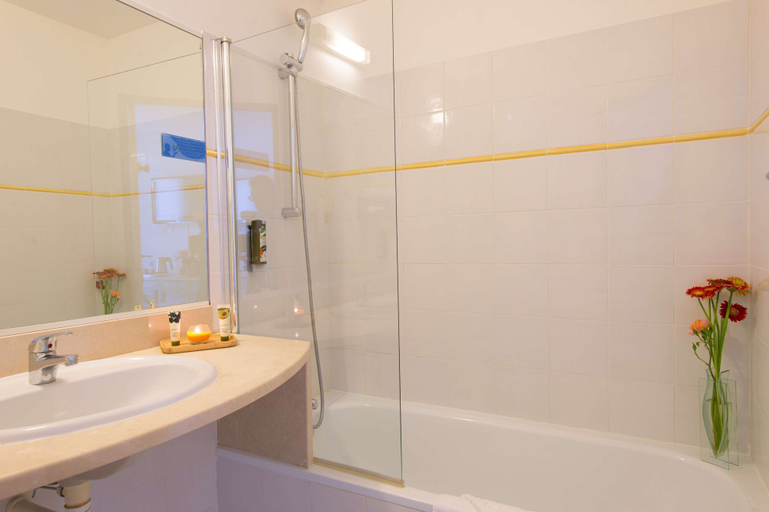 Bathroom 4, Best Western Aurelia, Bouches-du-Rhône