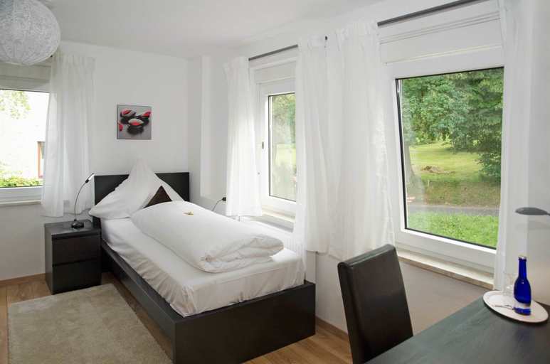 Bedroom 3, Aparthotel Paradies, Fulda