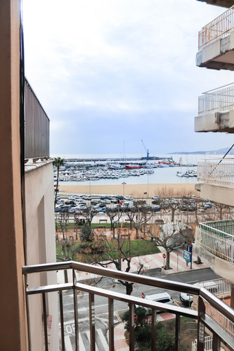 Others 5, Hotel Marina, Girona