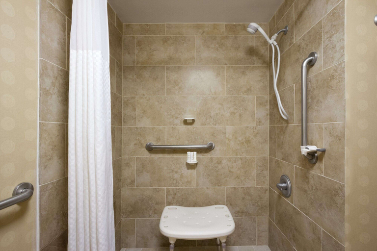 Bathroom 4, Super 8 by Wyndham Calhoun, Gordon