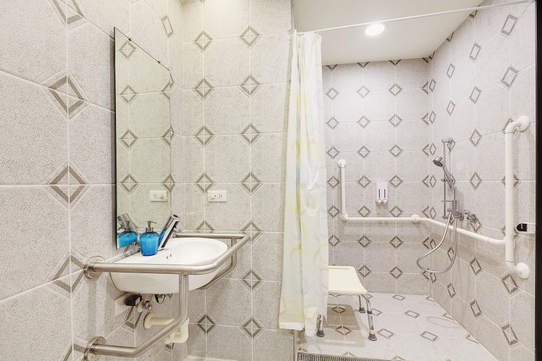 Bathroom 5, Taiwan Youth Hostel & Capsule Hostel, Taipei City