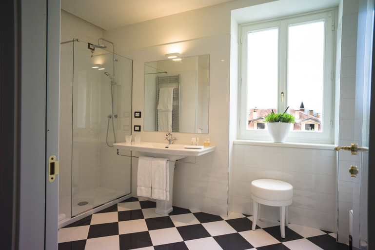 Bathroom 5, Hotel Turin Palace, Torino