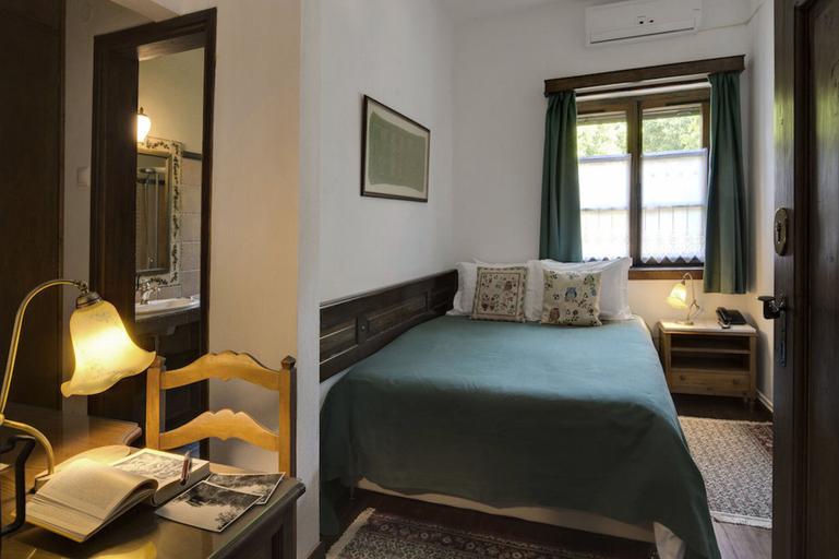 Bedroom 4, Arxontiko Mytilineou - Skretaion, Thessaly