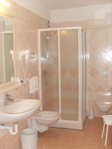 Bathroom 4, Garnì Lago Alpino, Trento