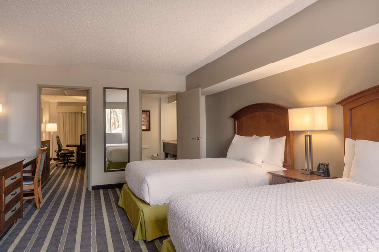 Bedroom 3, Embassy Suites by Hilton San Francisco Airport Waterfront, San Mateo