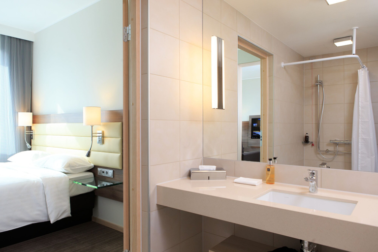 Bedroom 4, MOXY Munich Airport, Erding