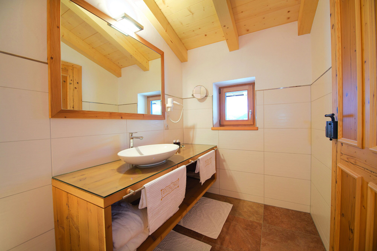 Bathroom 3, Alpine Premium Chalet Wallegg-Lodge, Zell am See