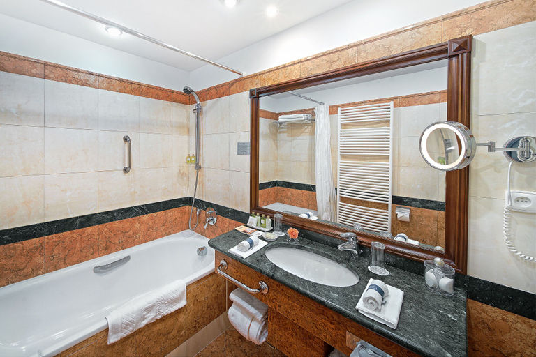 Bathroom 5, CARLSBAD PLAZA Medical Spa & Wellness hotel, Karlovy Vary