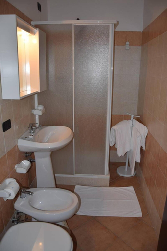Bathroom 4, Hotel Il boschetto, Macerata