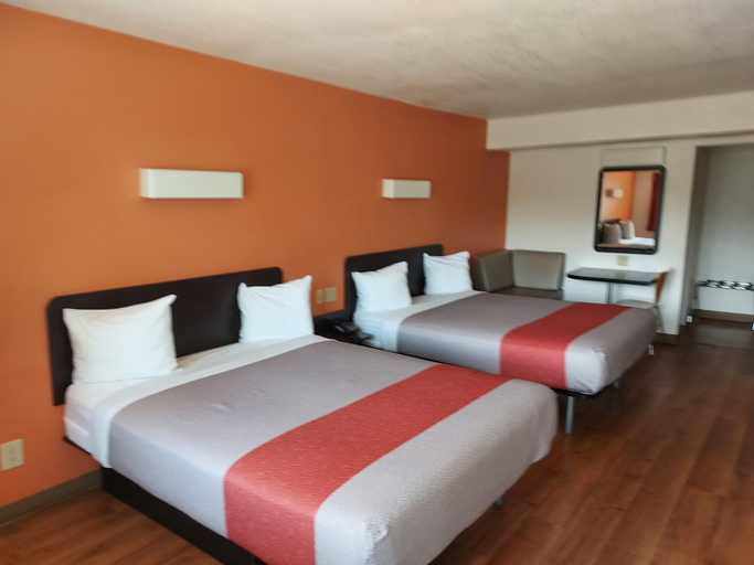 Bedroom 4, Motel 6 Bishop, CA, Inyo