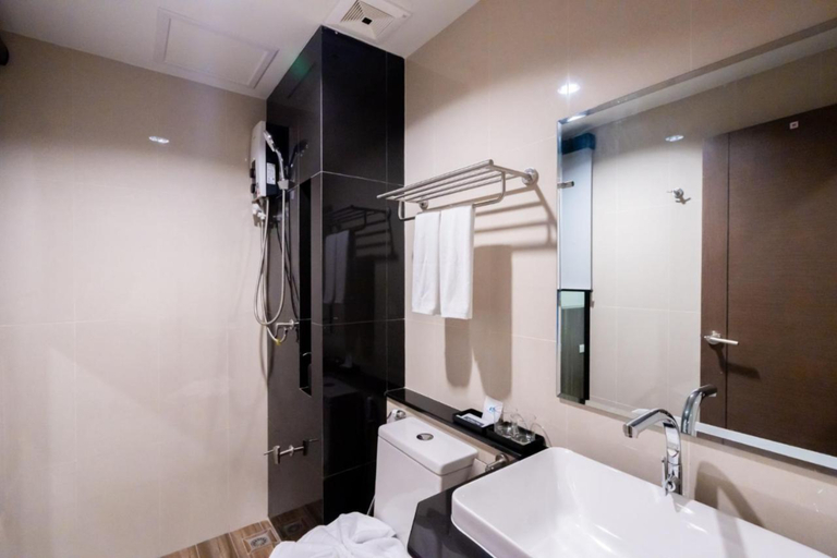 Bathroom 4, JS Hotel, Hat Yai