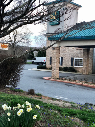 Exterior & Views 2, Quality Inn & Suites Hendersonville - Flat Rock, Henderson