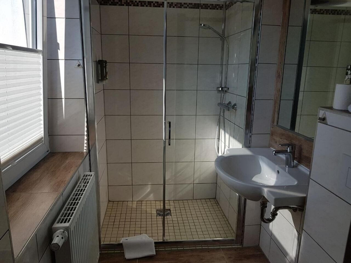 Bathroom 5, Hotel Medaillon, Magdeburg