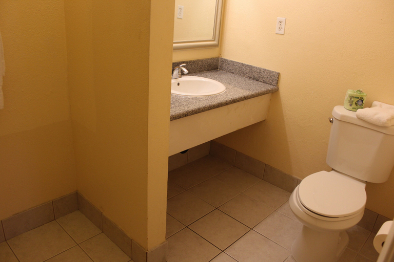 Bathroom 5, Budget Inn Redwood City, San Mateo