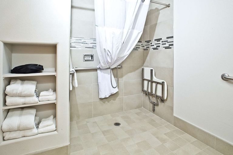 Bedroom 4, Hawthorn Suites by Wyndham Oakland/Alameda, Alameda