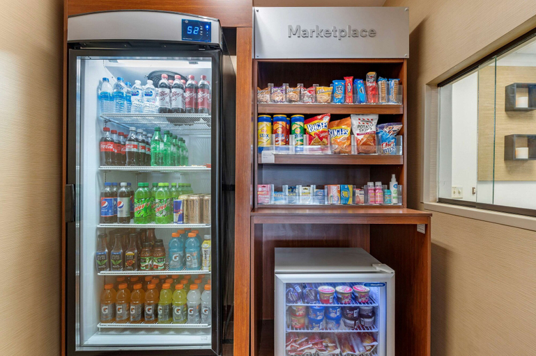 Food & Drinks 5, Comfort Suites Elkhart North, Elkhart