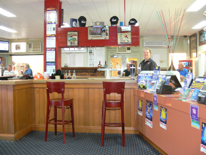 Food & Drinks 2, Burkes Hotel Motel, Moira - East
