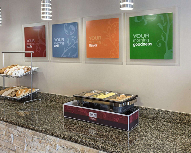 Food & Drinks 5, Comfort Suites near Tanger Outlet Mall, Ascension