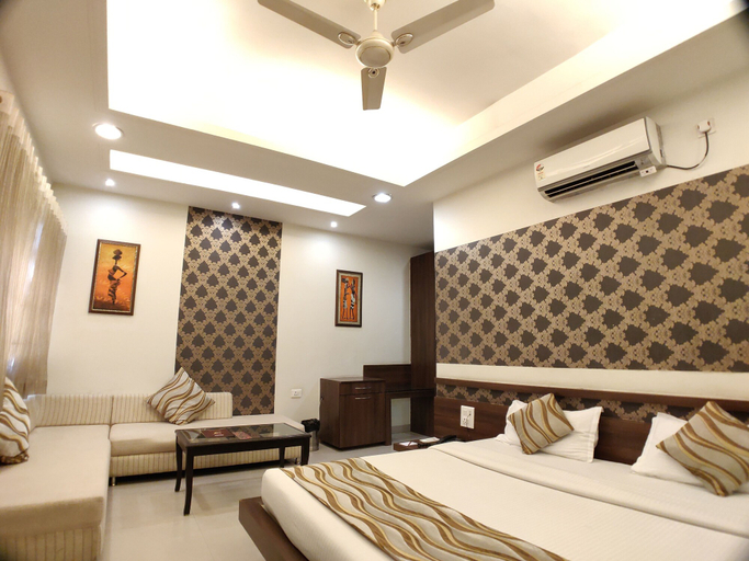 Bedroom 2, Hotel Shiv Villas, Raisen