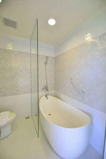 Bathroom 3, Ming Ging Farm, Nantou
