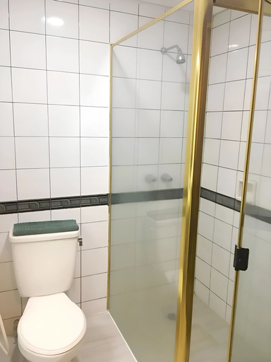 Bathroom 3, Paragon Gallery Hotel, Central Jakarta