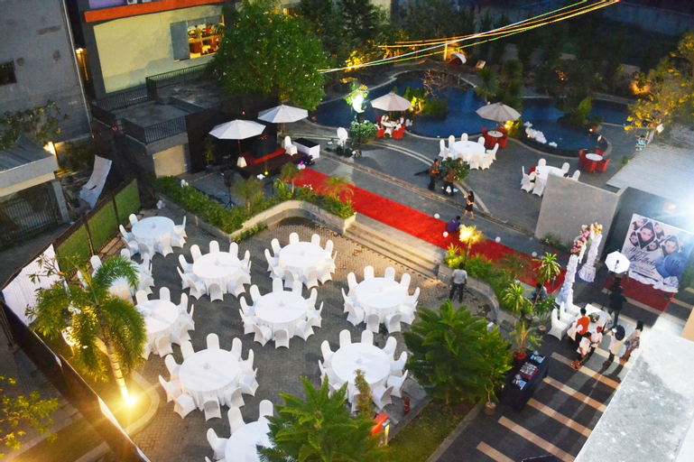 Exterior & Views 14