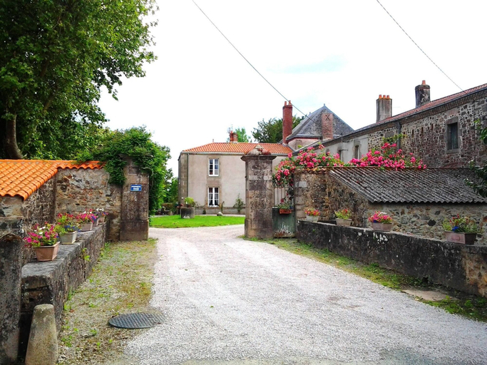 Exterior & Views 2, Le Manoir Aux Douves, Vendée