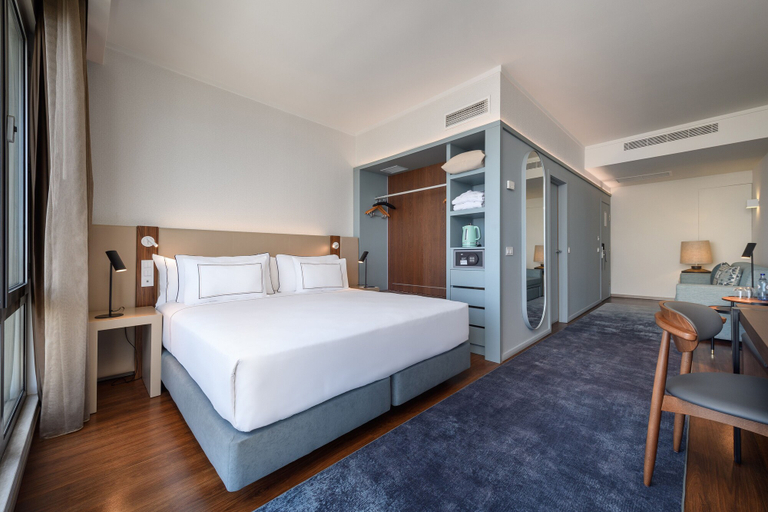 Bedroom 2, Meliá Lisboa Oriente, Lisbon