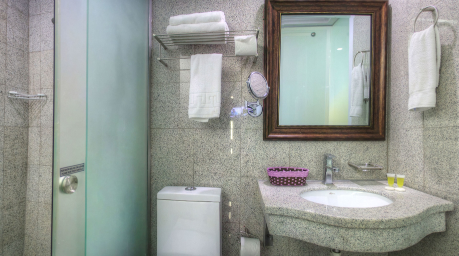 Bathroom 5, Grand International Hotel, Panamá