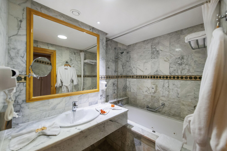 Bathroom 5, Medina Belisaire &Thalasso, Bouficha