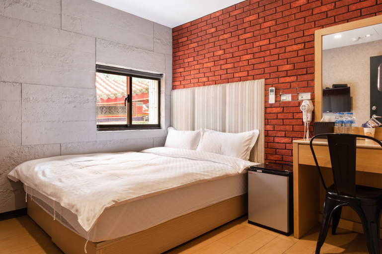 Bedroom 3, Long Shan Hotel, Taipei City