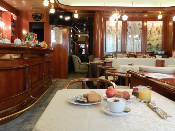 Food & Drinks 5, Hotel Italia, Pavia