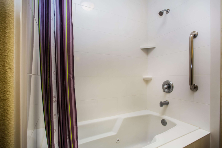 Bathroom 4, La Quinta Inn & Suites by Wyndham Ely, White Pine