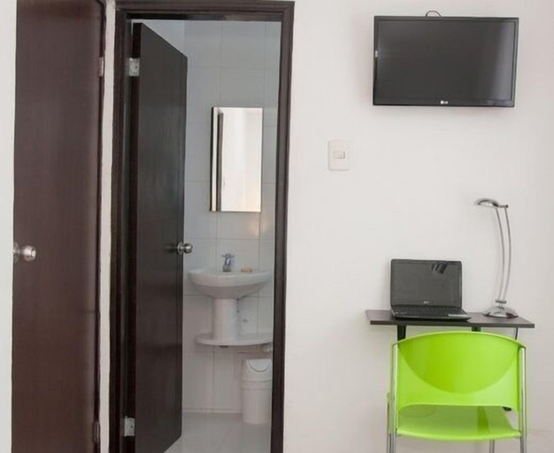 Bathroom 4, Golden House Hotel, Barranquilla