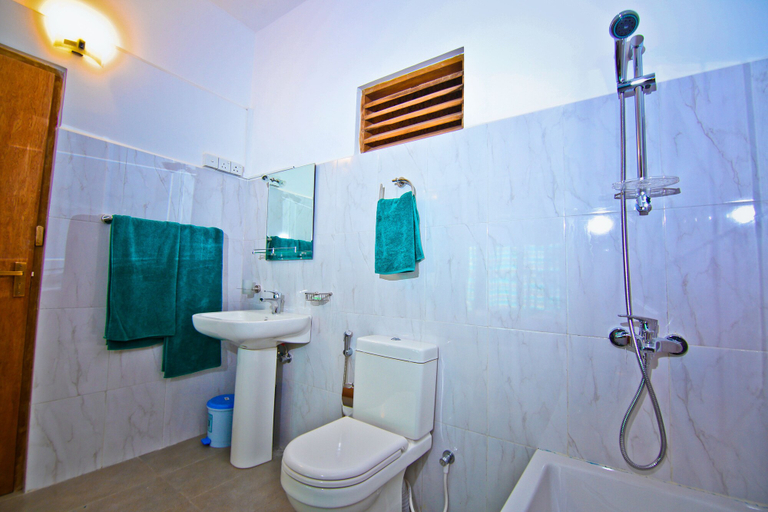Bathroom 5, Ella Alpine Resort, Ella