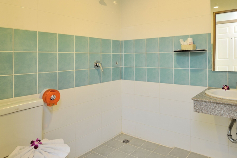 Bathroom 5, Pimrada Hotel, Phuket Island