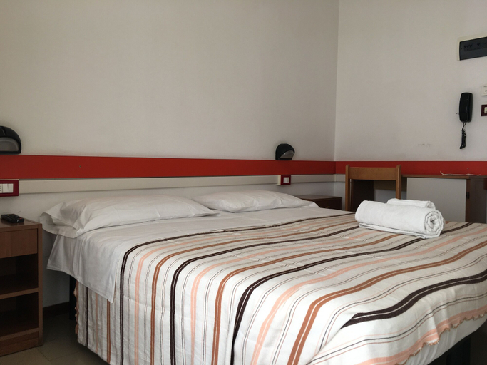 Bedroom 3, Hotel Terminus, Rimini