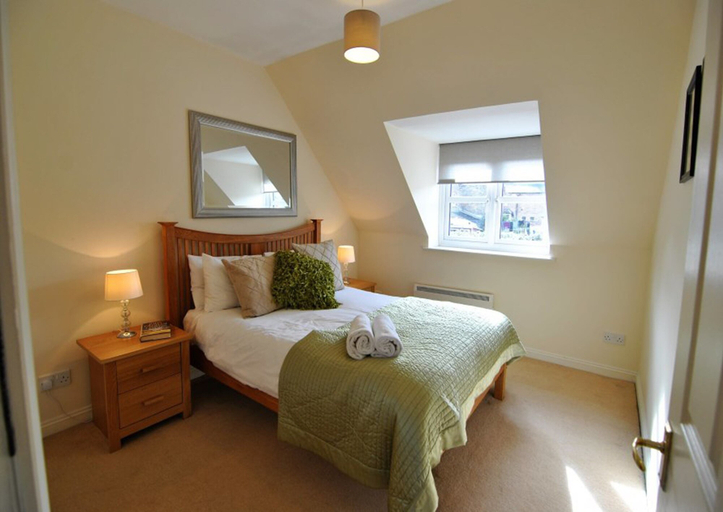 Bedroom 1, Alexandra Court 7, Slough