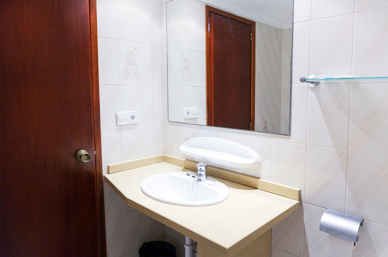 Bathroom 3, Aparthotel Vibra Bay, Baleares