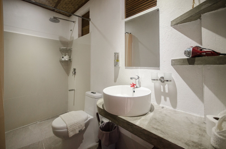 Bathroom 3, Ralph's Place, Malay