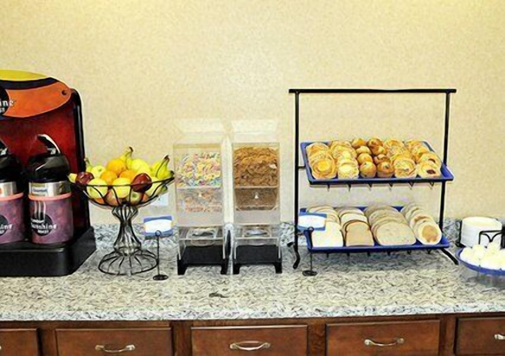 Food & Drinks 5, Comfort Inn Hebron-Lowell Area, Lake