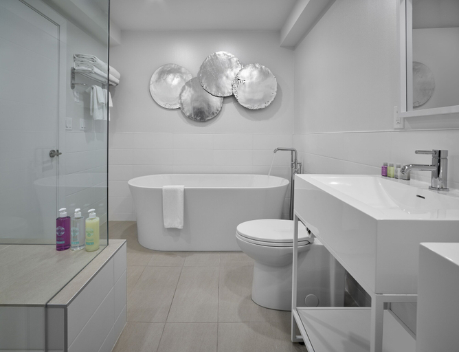 Bathroom 4, Coast Canmore Hotel & Conference Centre, Division No. 15