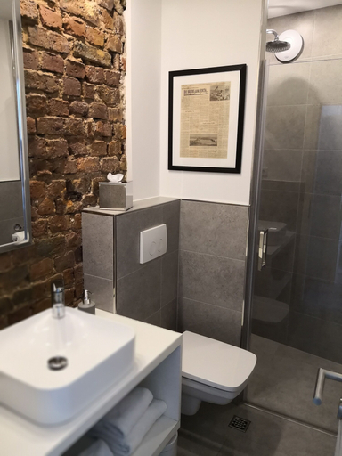 Bathroom 5, Hotel Lindenhof, Düsseldorf