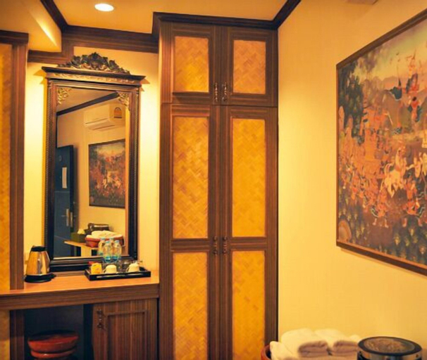 Others 5, m.stay, Suan Luang